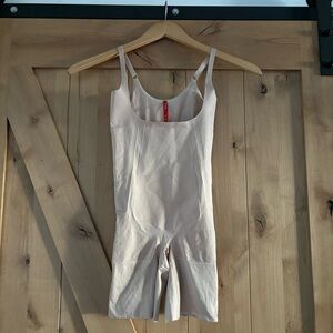 SPANX Open Bust Mid Thigh Bodysuit Beige Size Medium Slimming Shapewear